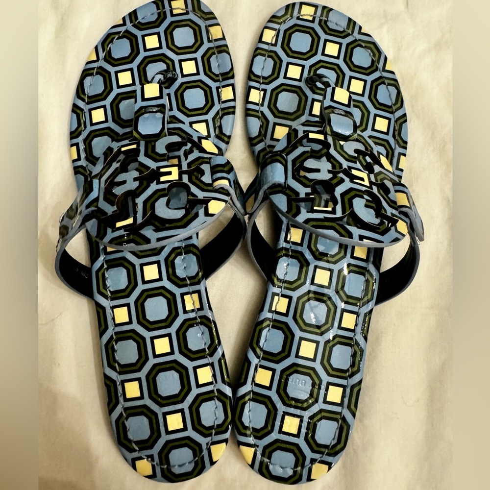 Tory Burch Sz 8 geometric blue geometric Miller thong sandals
